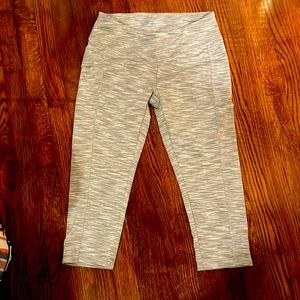 Danskin capri leggings size small 4/6. Grey/white